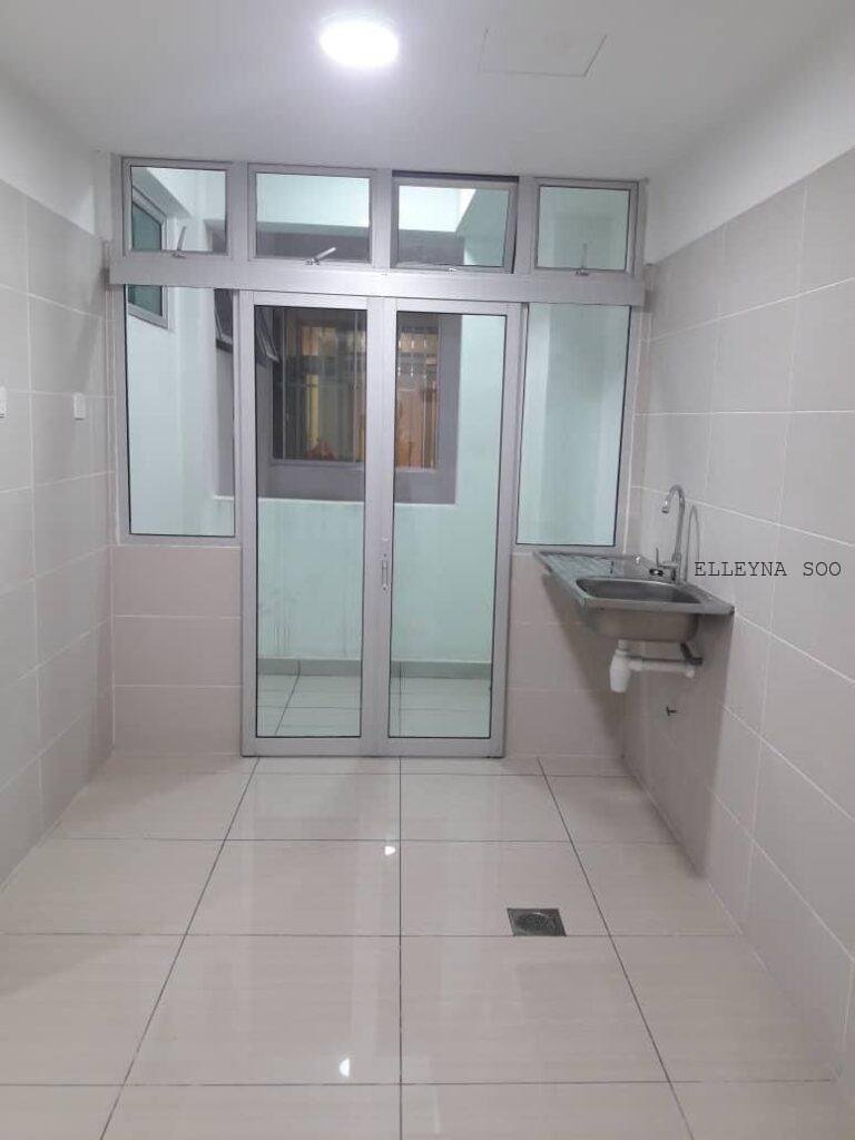 Elleyna Posting List