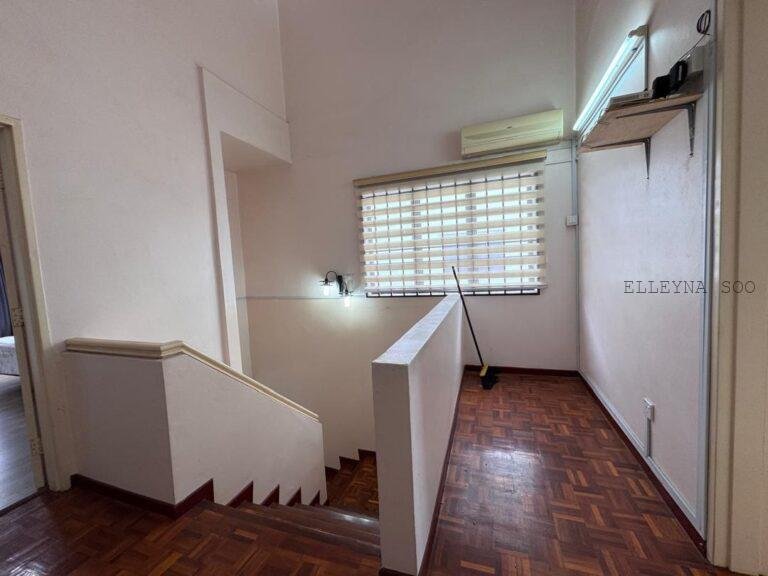 Elleyna Posting List