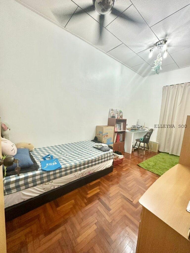 Elleyna Posting List